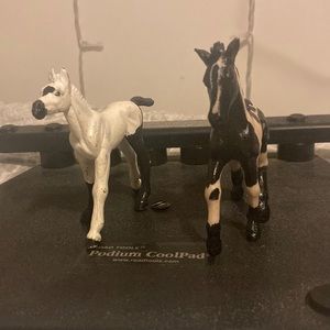 2 custom horse figure fouls